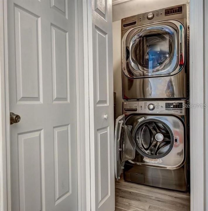 For Rent: $1,950 (2 beds, 2 baths, 942 Square Feet)