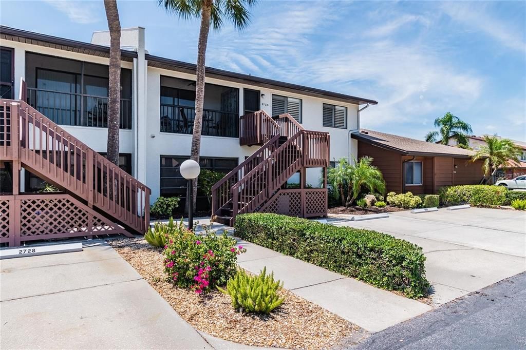 For Rent: $1,950 (2 beds, 2 baths, 942 Square Feet)