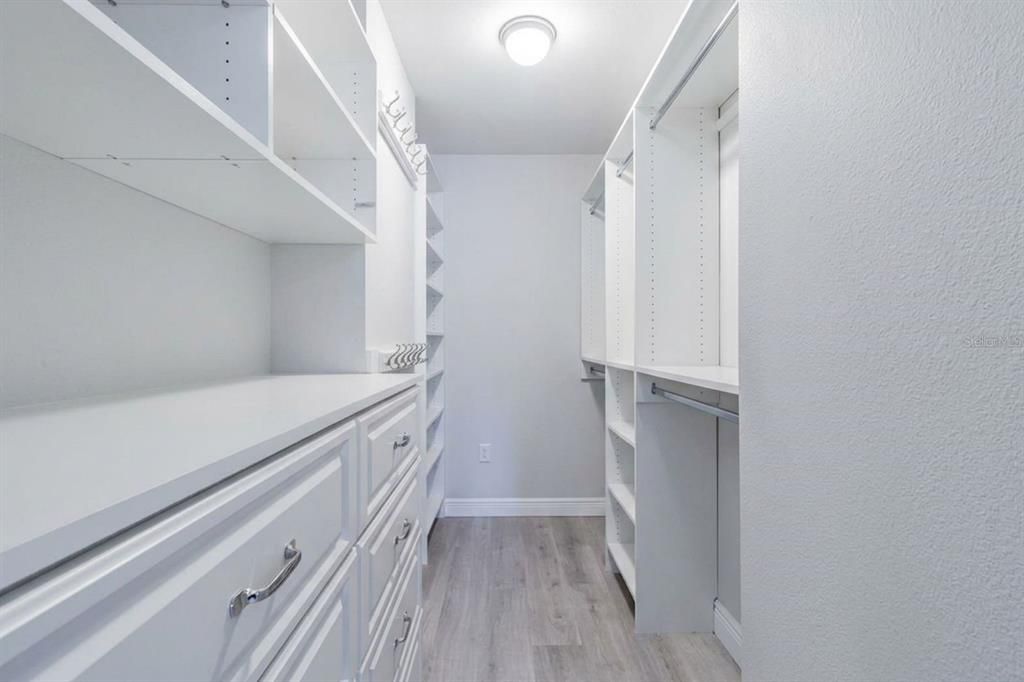 For Rent: $1,950 (2 beds, 2 baths, 942 Square Feet)