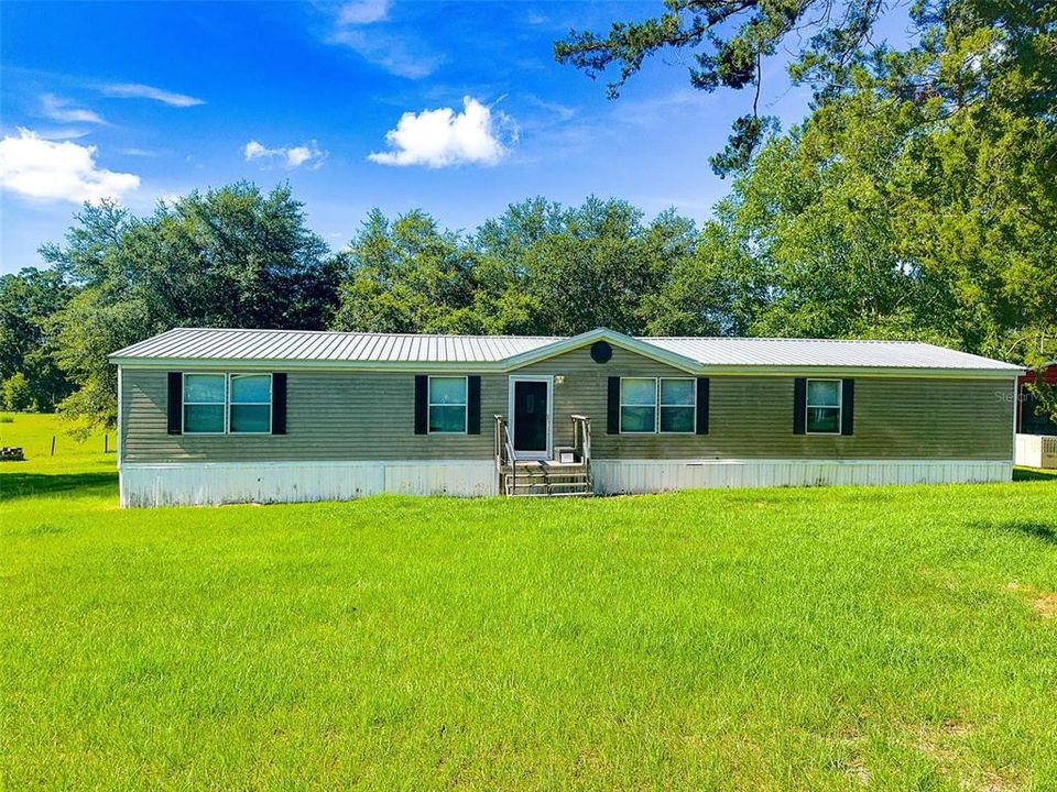 For Sale: $350,000 (3 beds, 2 baths, 1944 Square Feet)