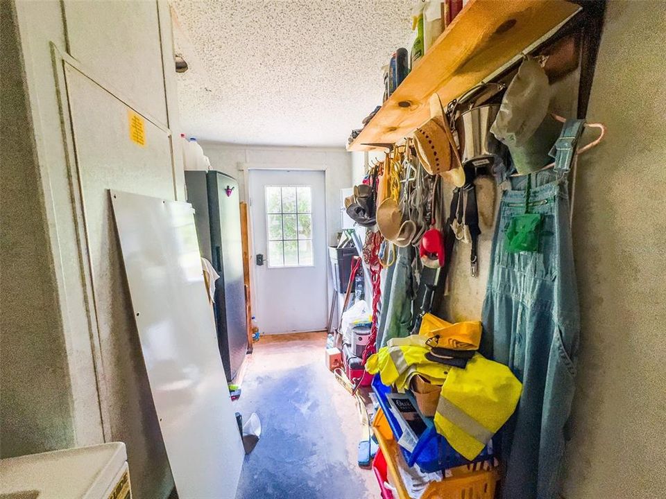 For Sale: $350,000 (3 beds, 2 baths, 1944 Square Feet)