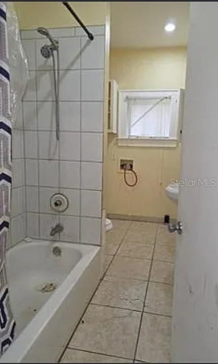For Rent: $2,000 (3 beds, 1 baths, 1004 Square Feet)