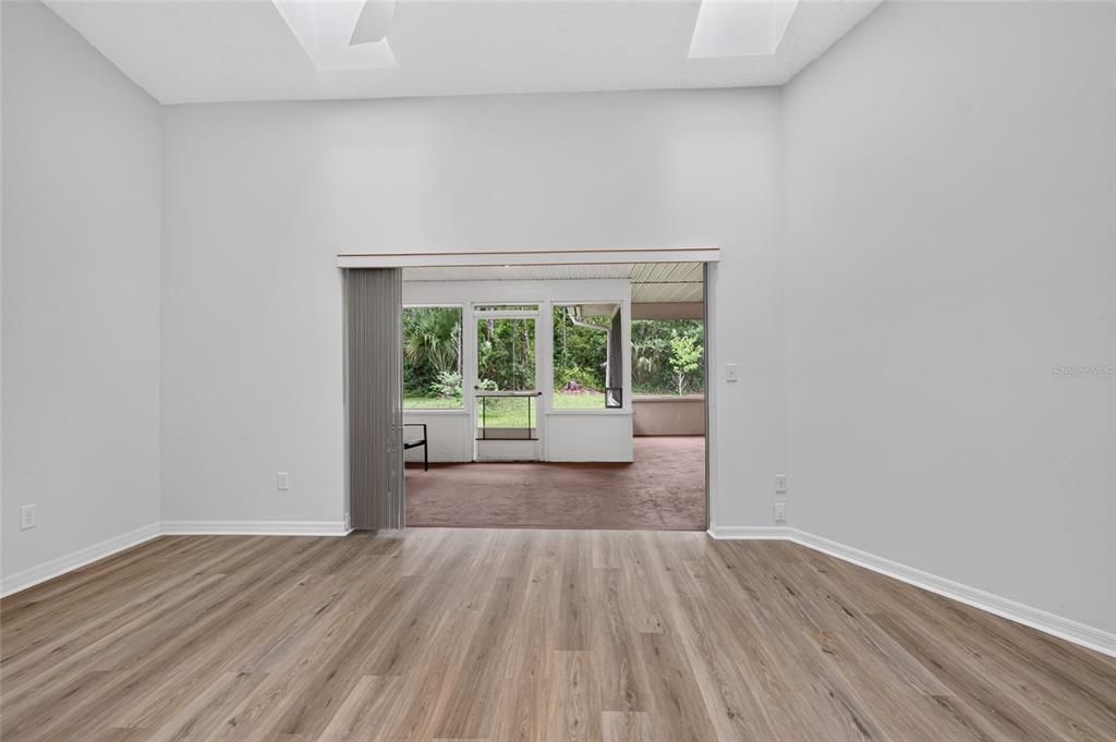 For Sale: $379,000 (5 beds, 3 baths, 2909 Square Feet)