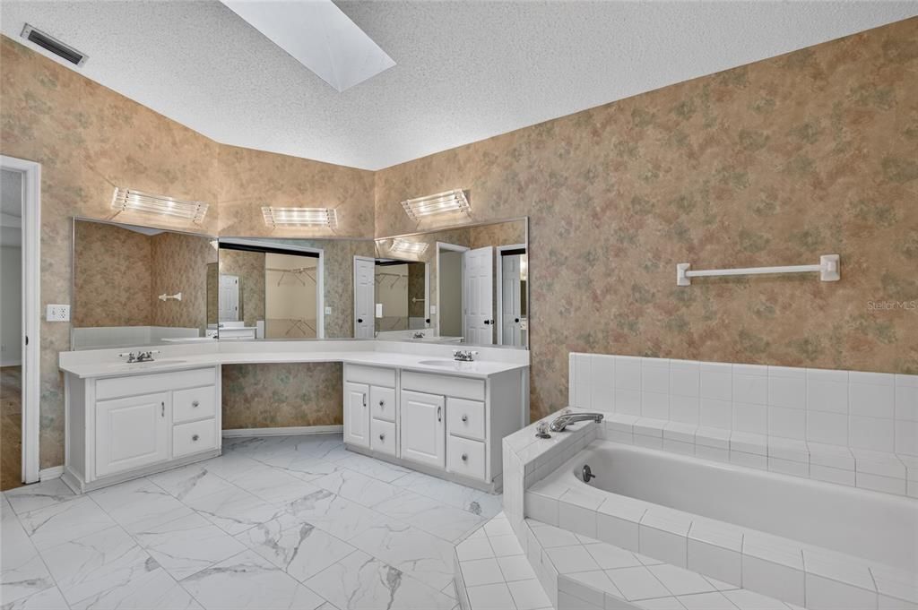 For Sale: $379,000 (5 beds, 3 baths, 2909 Square Feet)