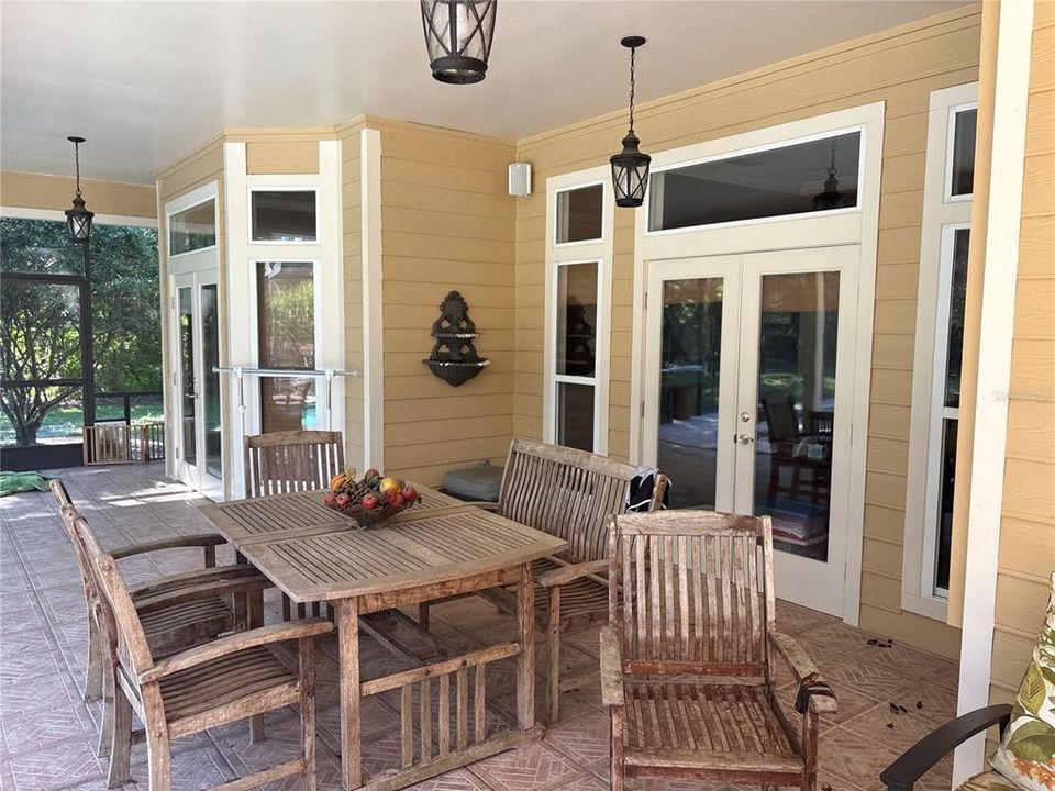 For Sale: $1,075,000 (5 beds, 4 baths, 5196 Square Feet)