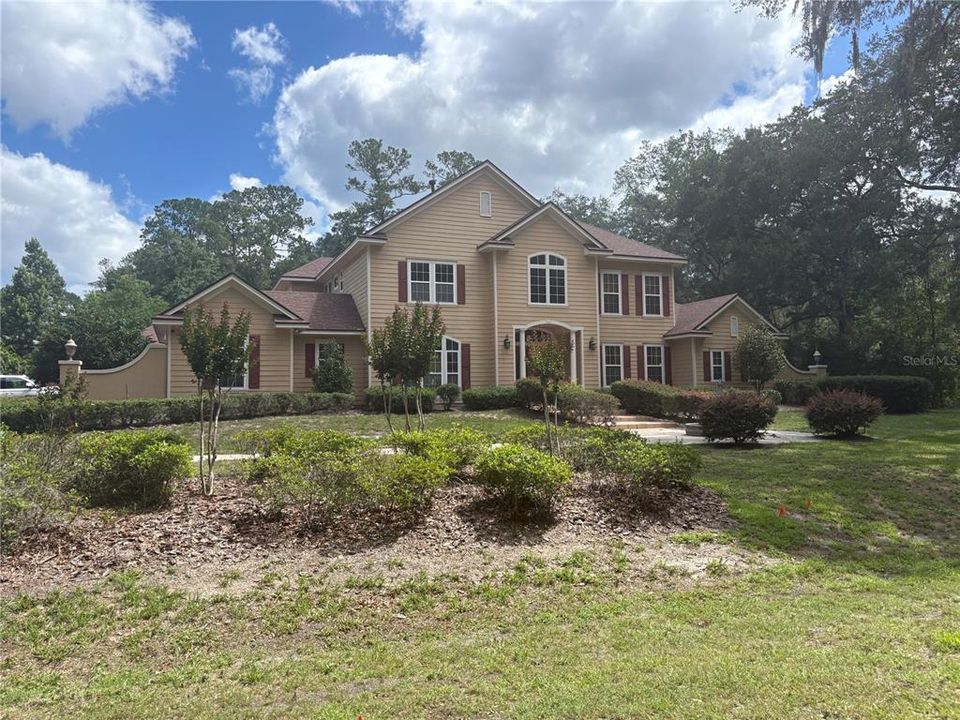 For Sale: $1,075,000 (5 beds, 4 baths, 5196 Square Feet)