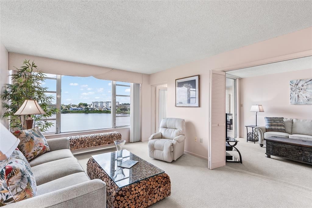 For Sale: $119,000 (2 beds, 2 baths, 1190 Square Feet)