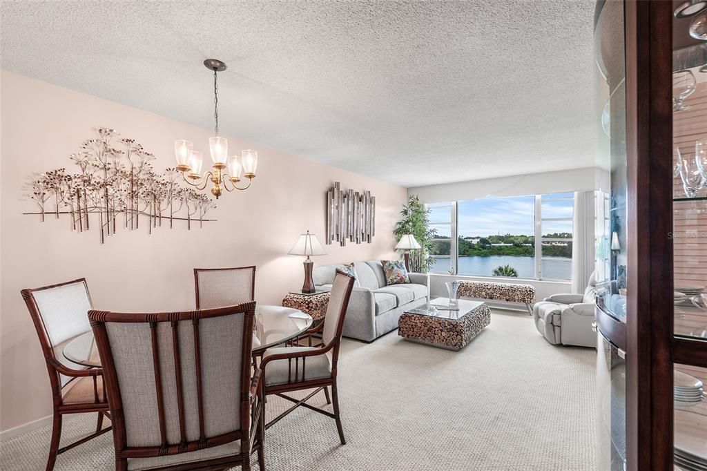 For Sale: $119,000 (2 beds, 2 baths, 1190 Square Feet)