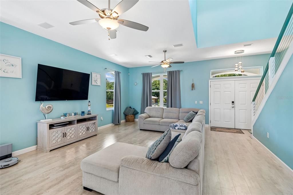 For Sale: $945,000 (3 beds, 2 baths, 1811 Square Feet)