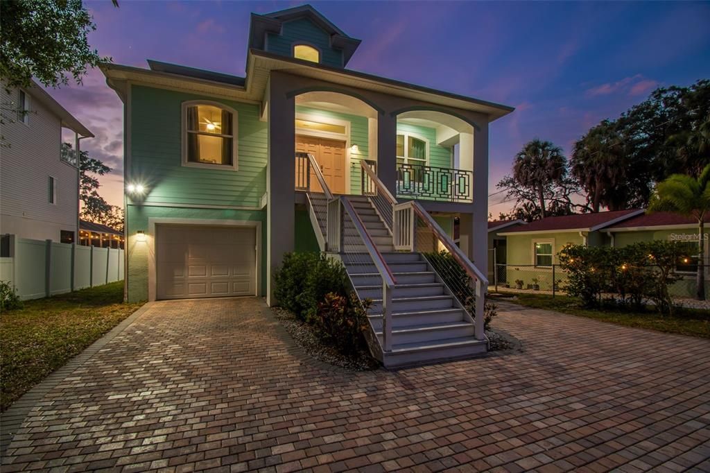 For Sale: $945,000 (3 beds, 2 baths, 1811 Square Feet)