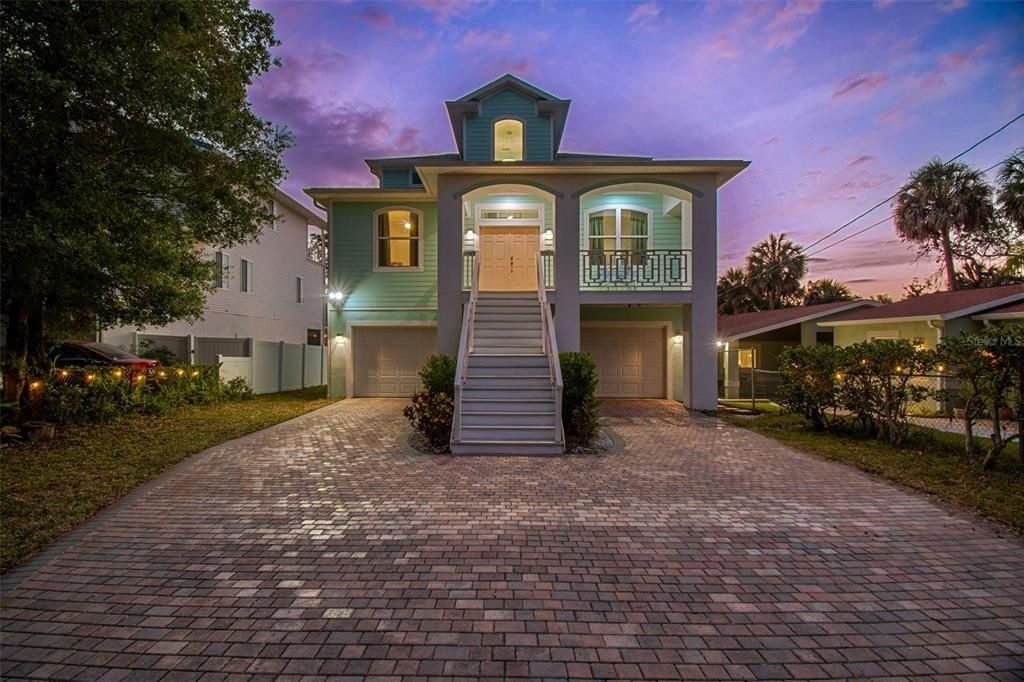 For Sale: $945,000 (3 beds, 2 baths, 1811 Square Feet)