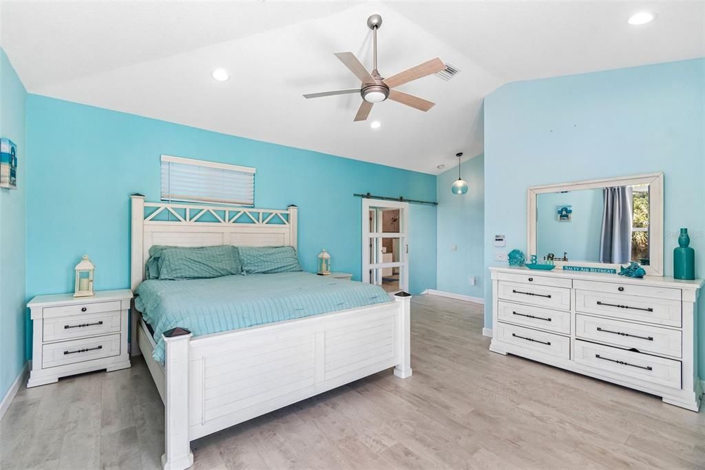 For Sale: $945,000 (3 beds, 2 baths, 1811 Square Feet)