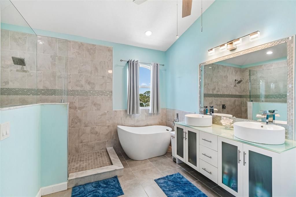 For Sale: $945,000 (3 beds, 2 baths, 1811 Square Feet)