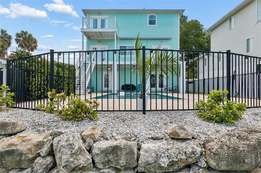 For Sale: $945,000 (3 beds, 2 baths, 1811 Square Feet)
