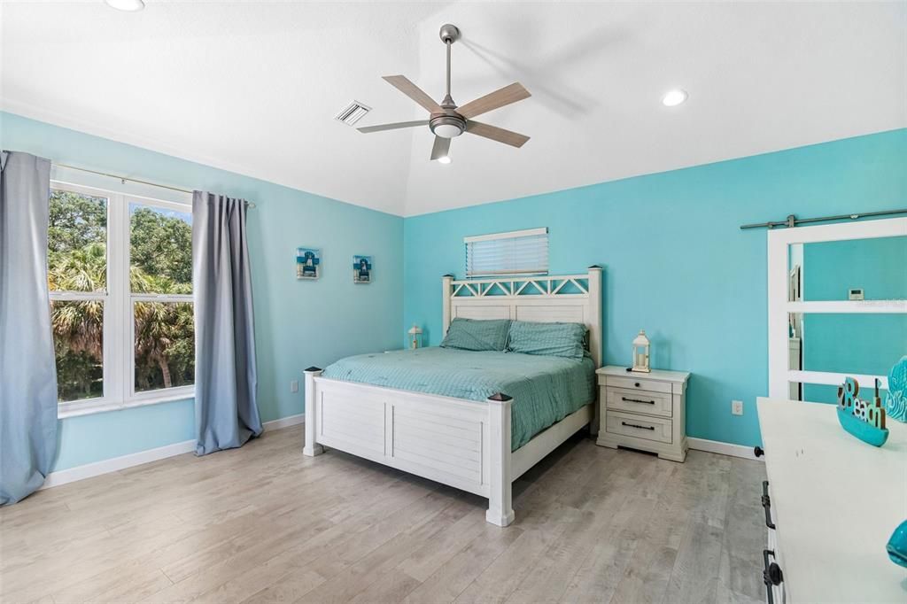 For Sale: $945,000 (3 beds, 2 baths, 1811 Square Feet)