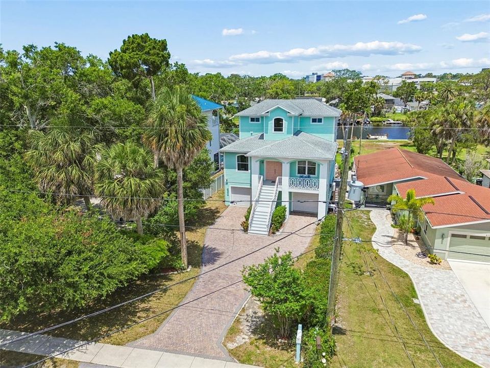 For Sale: $945,000 (3 beds, 2 baths, 1811 Square Feet)