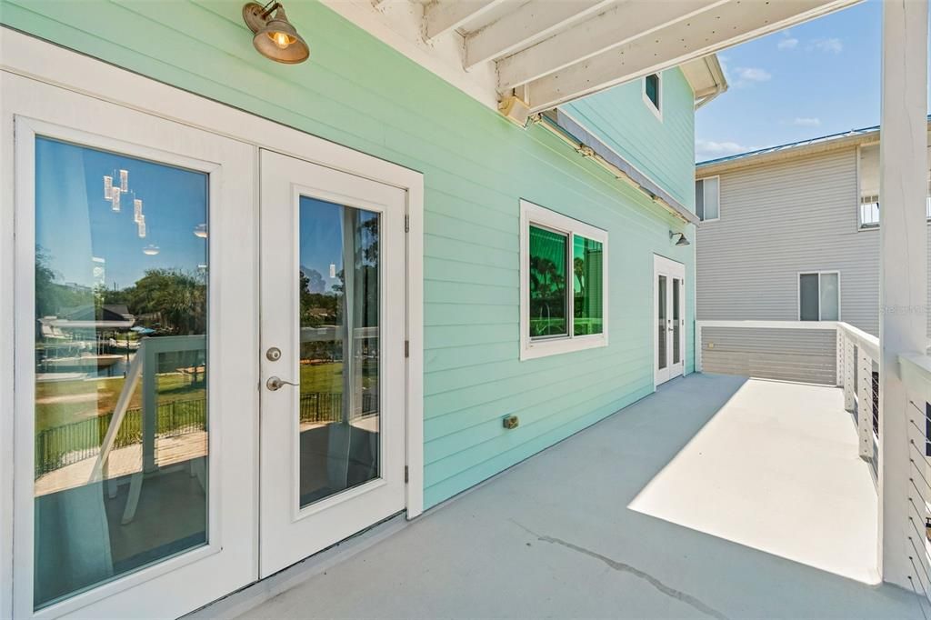 For Sale: $945,000 (3 beds, 2 baths, 1811 Square Feet)