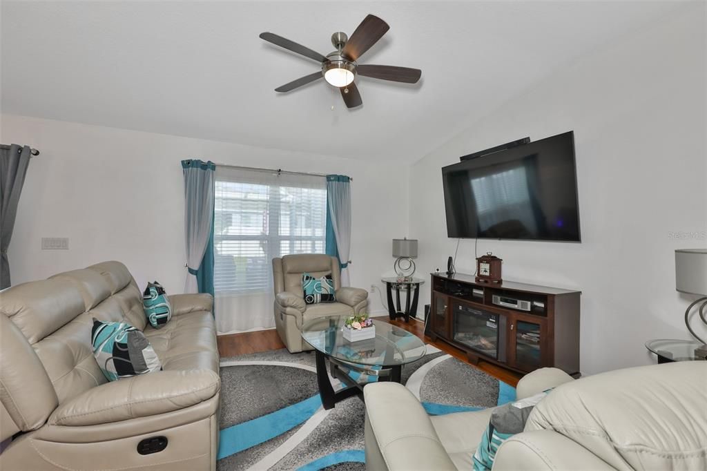 待售: $349,999 (3 贝兹, 2 浴室, 1537 平方英尺)