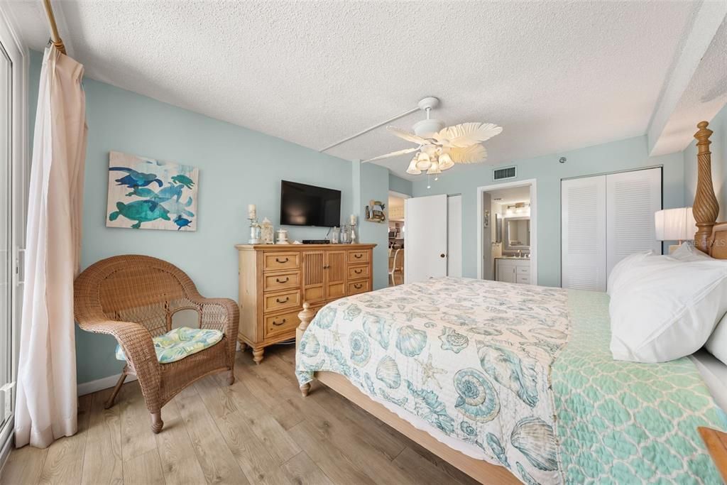 For Sale: $1,250,000 (3 beds, 2 baths, 1180 Square Feet)