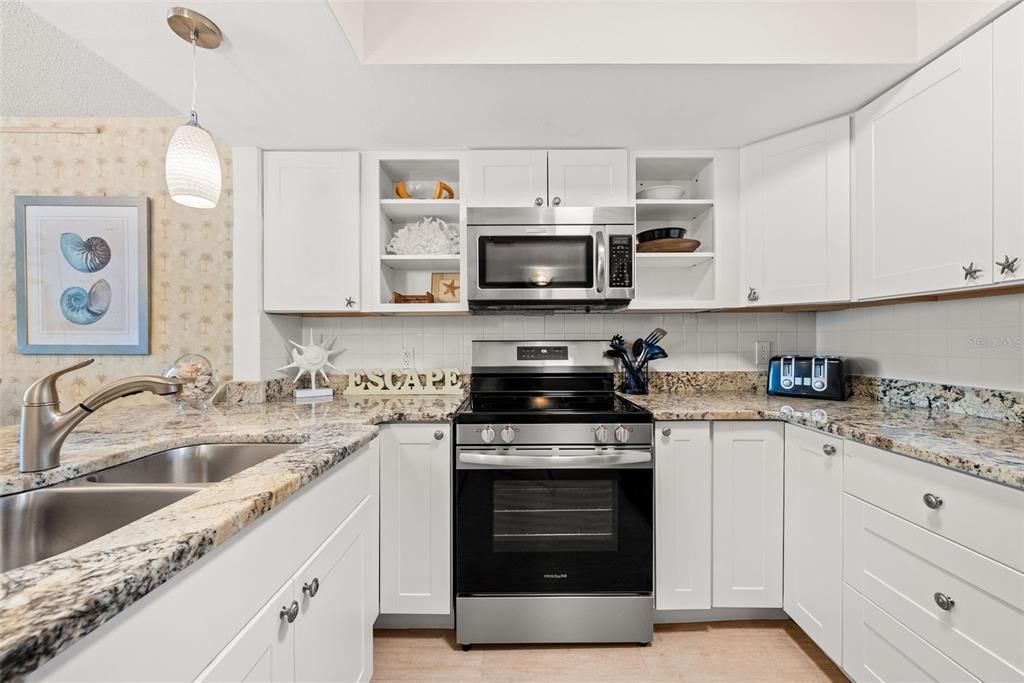 For Sale: $1,250,000 (3 beds, 2 baths, 1180 Square Feet)