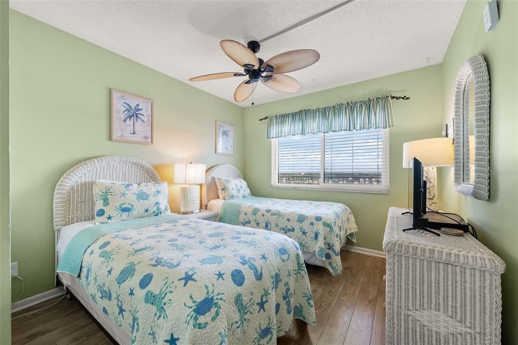 For Sale: $1,250,000 (3 beds, 2 baths, 1180 Square Feet)