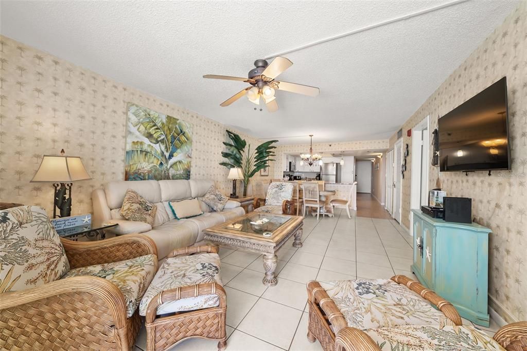 For Sale: $1,250,000 (3 beds, 2 baths, 1180 Square Feet)