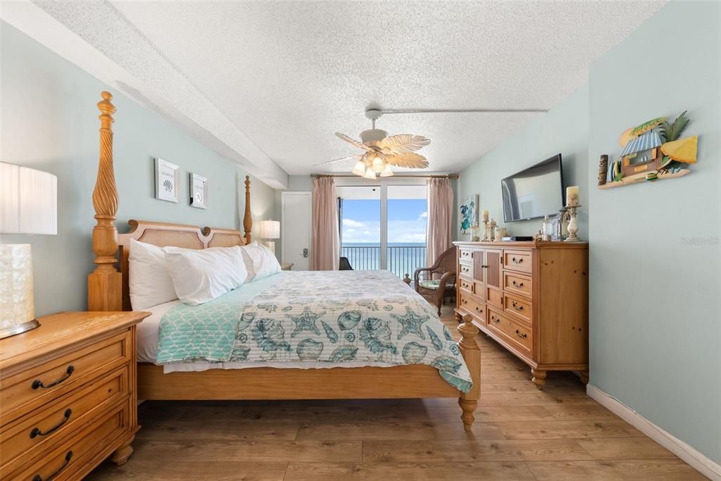 For Sale: $1,250,000 (3 beds, 2 baths, 1180 Square Feet)