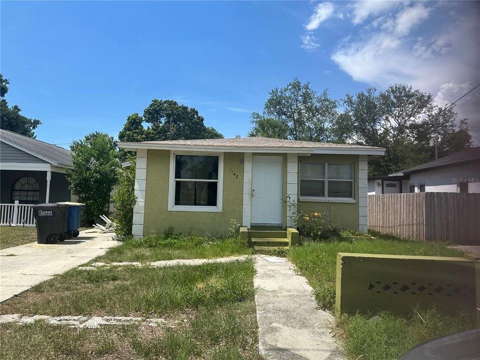 For Sale: $190,000 (2 beds, 1 baths, 873 Square Feet)