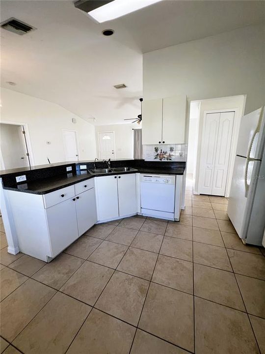 На продажу: $289,999 (3 спален, 2 ванн, 1190 Квадратных фут)