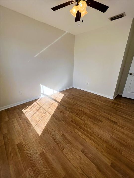 На продажу: $289,999 (3 спален, 2 ванн, 1190 Квадратных фут)