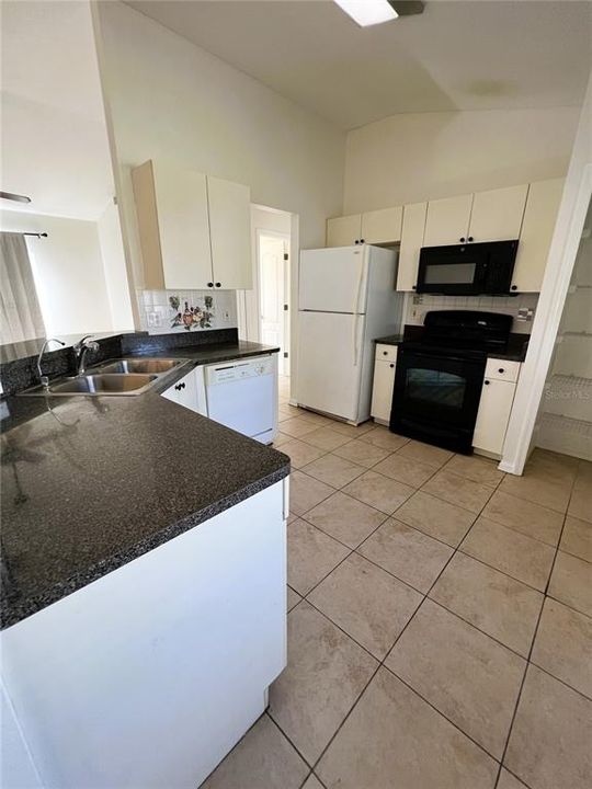На продажу: $289,999 (3 спален, 2 ванн, 1190 Квадратных фут)