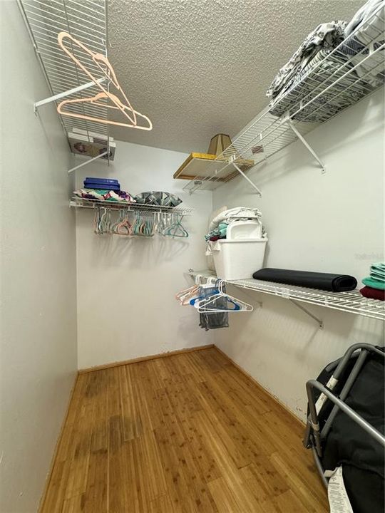 For Rent: $1,300 (2 beds, 2 baths, 912 Square Feet)