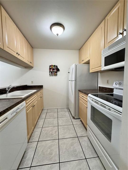 For Rent: $1,300 (2 beds, 2 baths, 912 Square Feet)