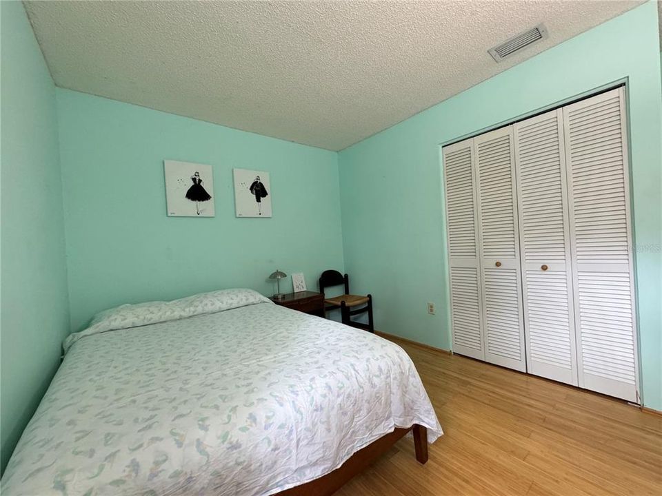 For Rent: $1,300 (2 beds, 2 baths, 912 Square Feet)