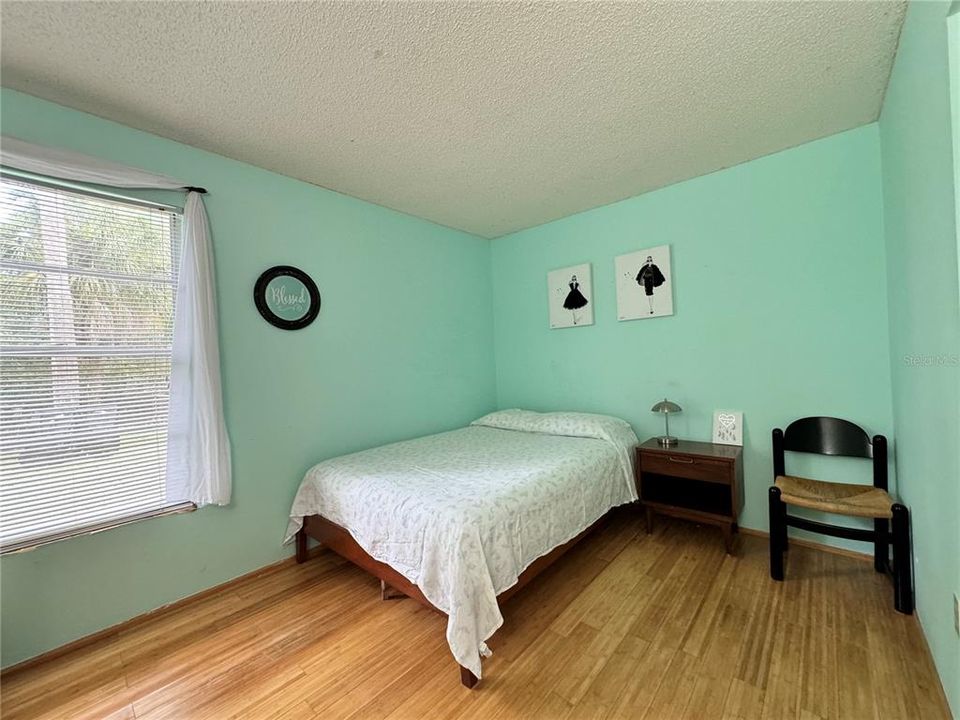 For Rent: $1,300 (2 beds, 2 baths, 912 Square Feet)