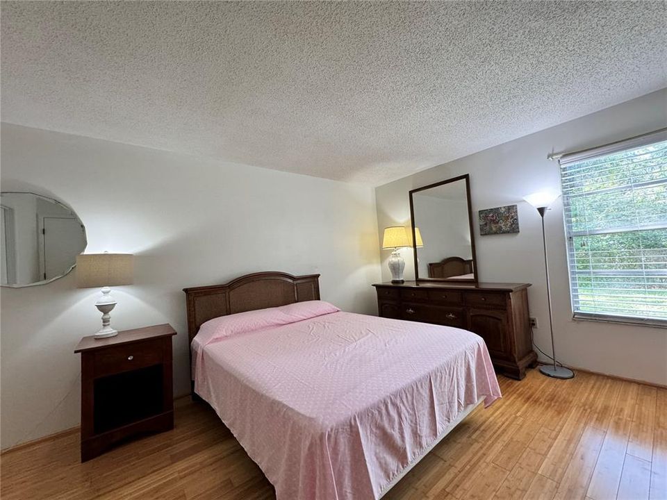 For Rent: $1,300 (2 beds, 2 baths, 912 Square Feet)