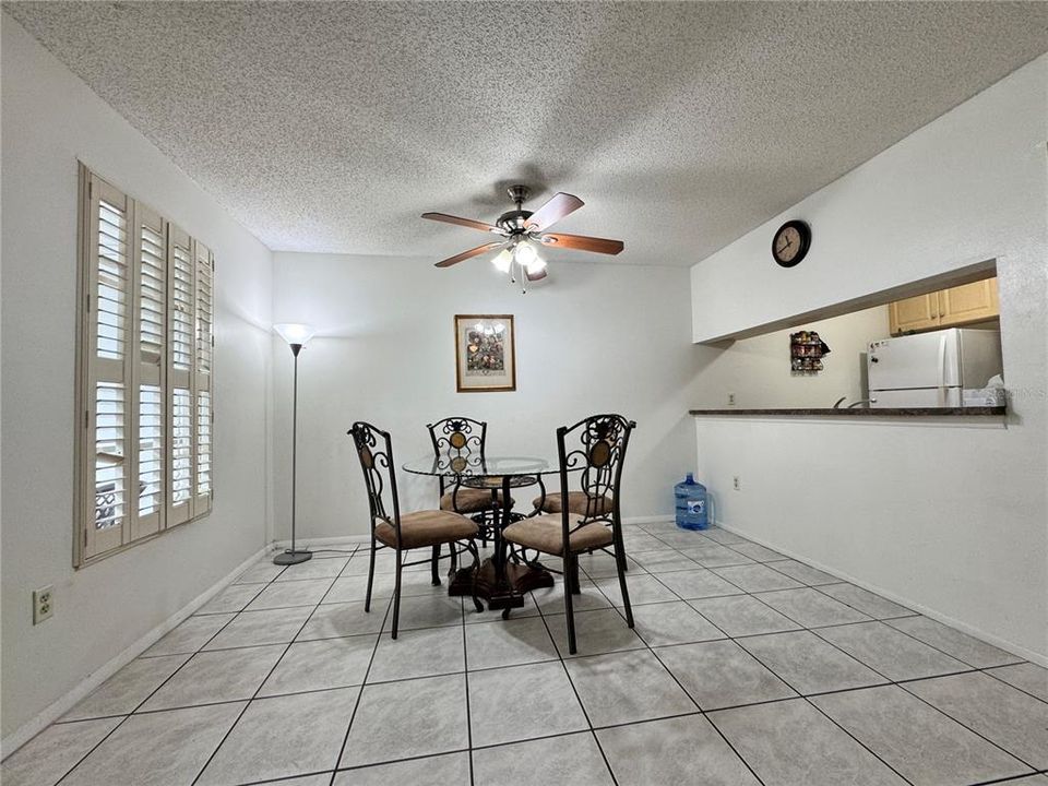 For Rent: $1,300 (2 beds, 2 baths, 912 Square Feet)