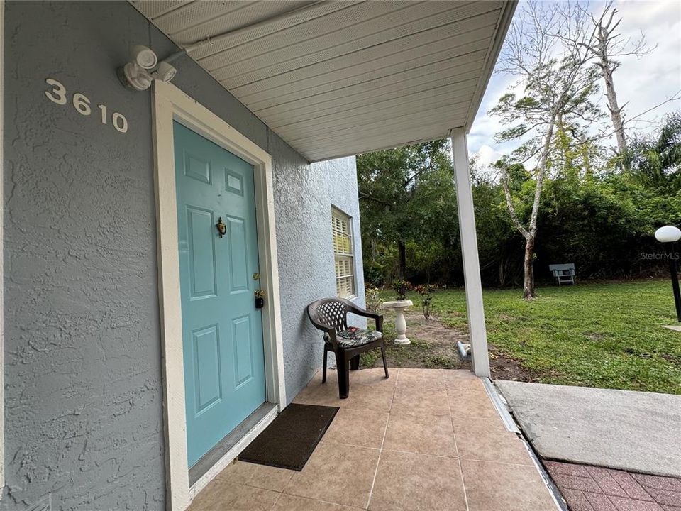 For Rent: $1,300 (2 beds, 2 baths, 912 Square Feet)