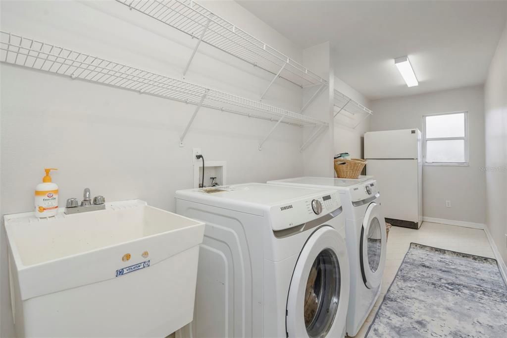 En Venta: $749,000 (4 camas, 3 baños, 2712 Pies cuadrados)