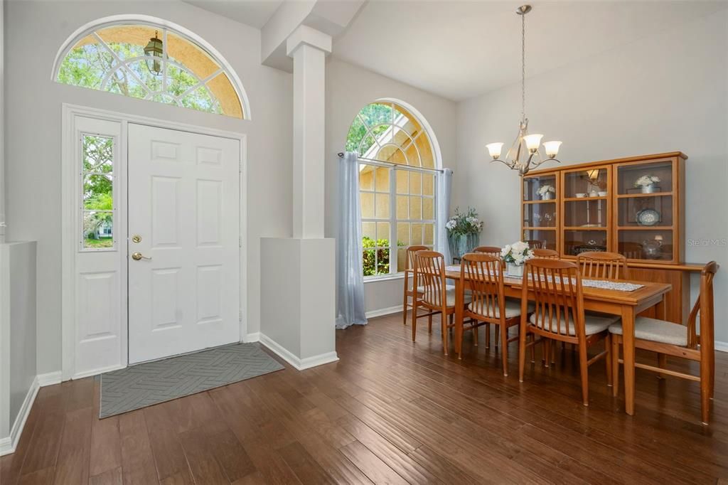 En Venta: $749,000 (4 camas, 3 baños, 2712 Pies cuadrados)