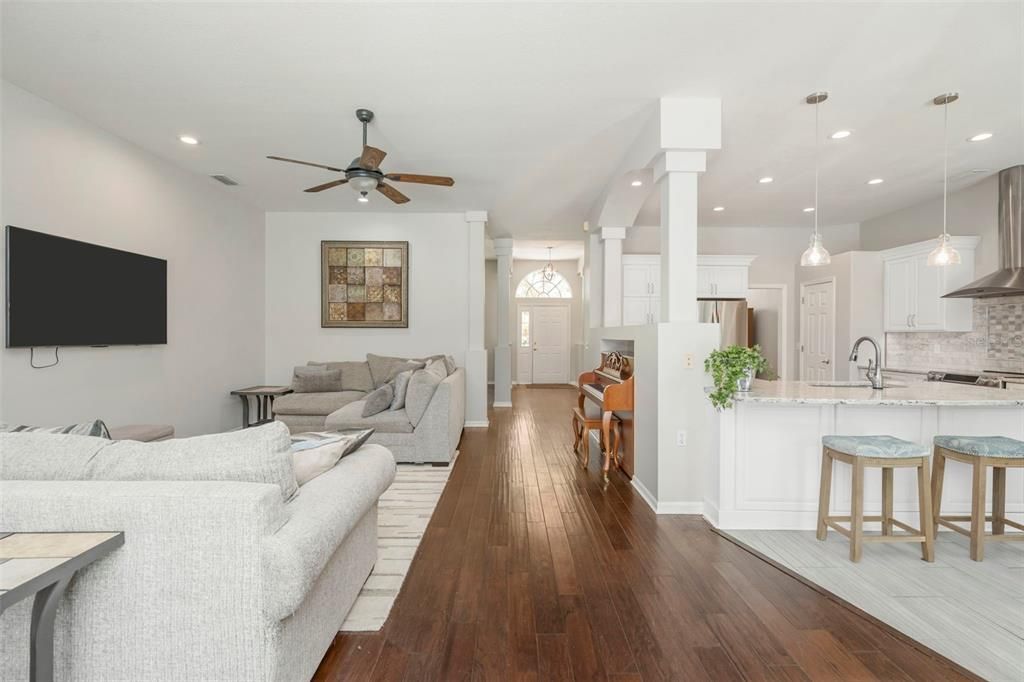 En Venta: $749,000 (4 camas, 3 baños, 2712 Pies cuadrados)