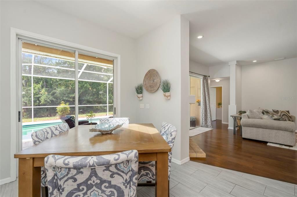 En Venta: $749,000 (4 camas, 3 baños, 2712 Pies cuadrados)