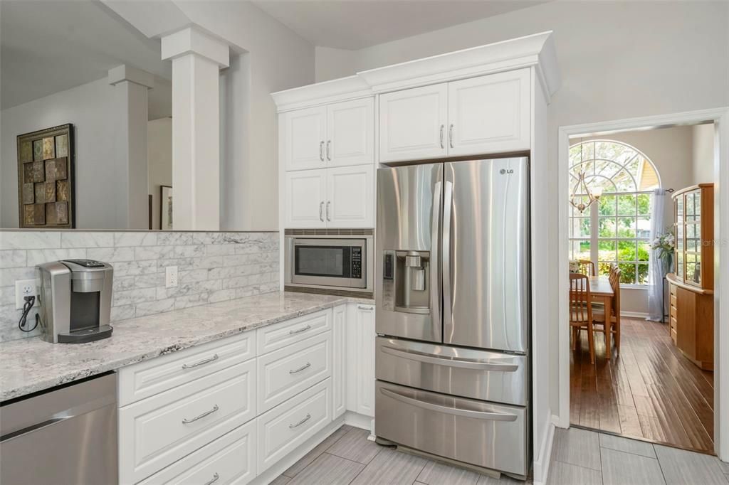En Venta: $749,000 (4 camas, 3 baños, 2712 Pies cuadrados)