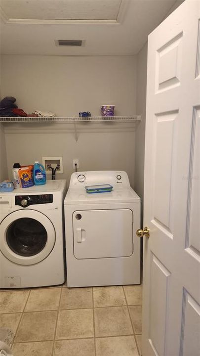 В аренду: $3,100 (5 спален, 3 ванн, 2737 Квадратных фут)