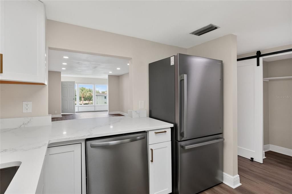 For Sale: $129,000 (2 beds, 2 baths, 1030 Square Feet)