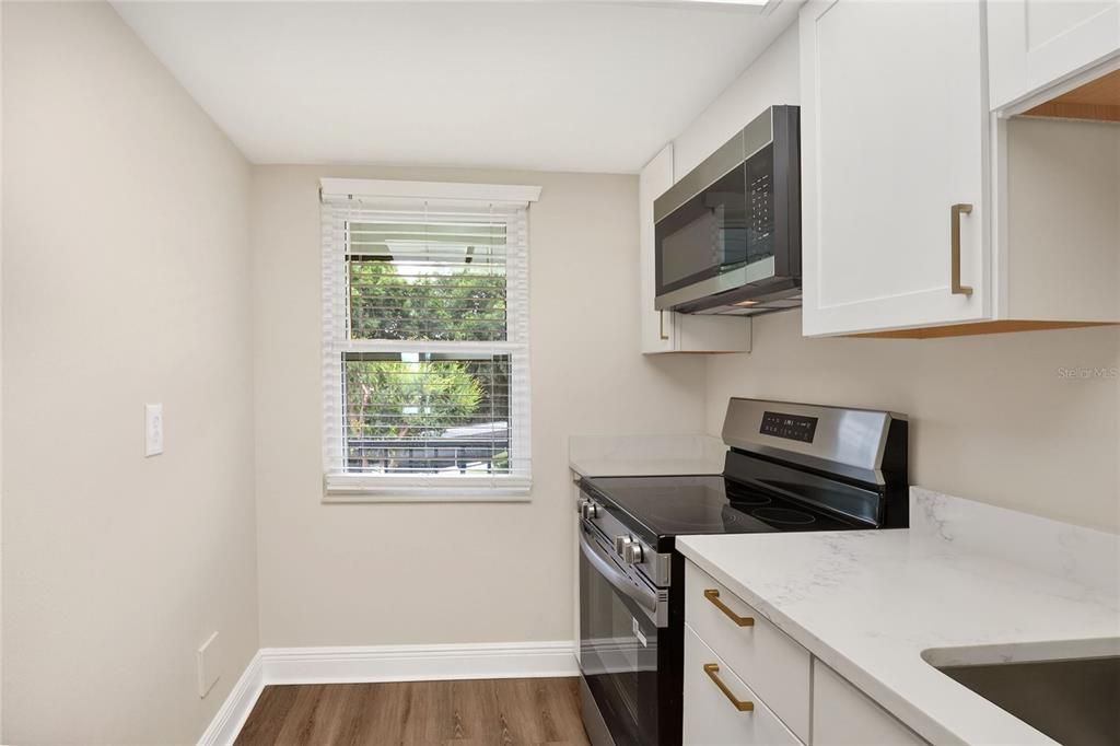 For Sale: $129,000 (2 beds, 2 baths, 1030 Square Feet)