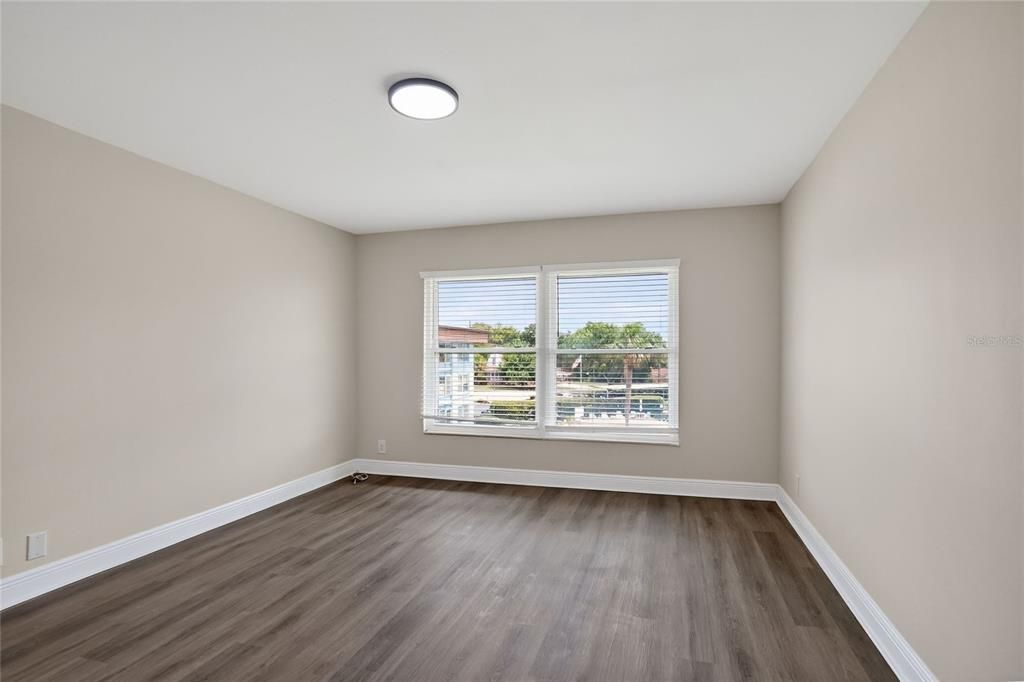For Sale: $129,000 (2 beds, 2 baths, 1030 Square Feet)