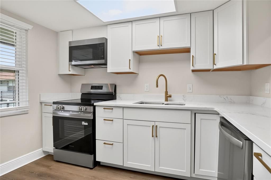For Sale: $129,000 (2 beds, 2 baths, 1030 Square Feet)