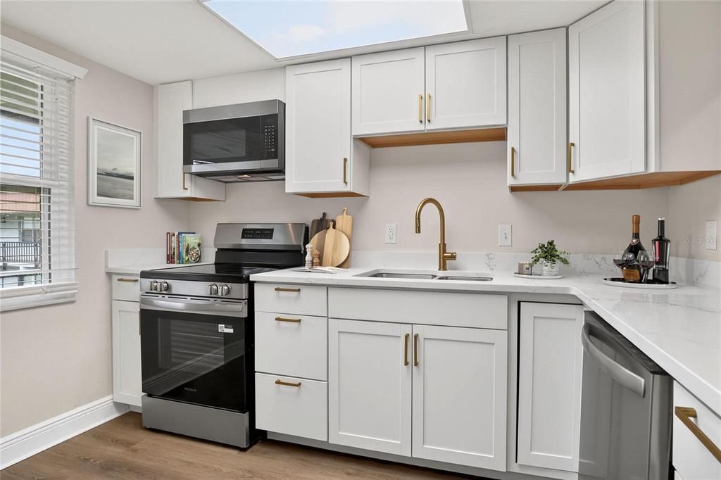 For Sale: $129,000 (2 beds, 2 baths, 1030 Square Feet)