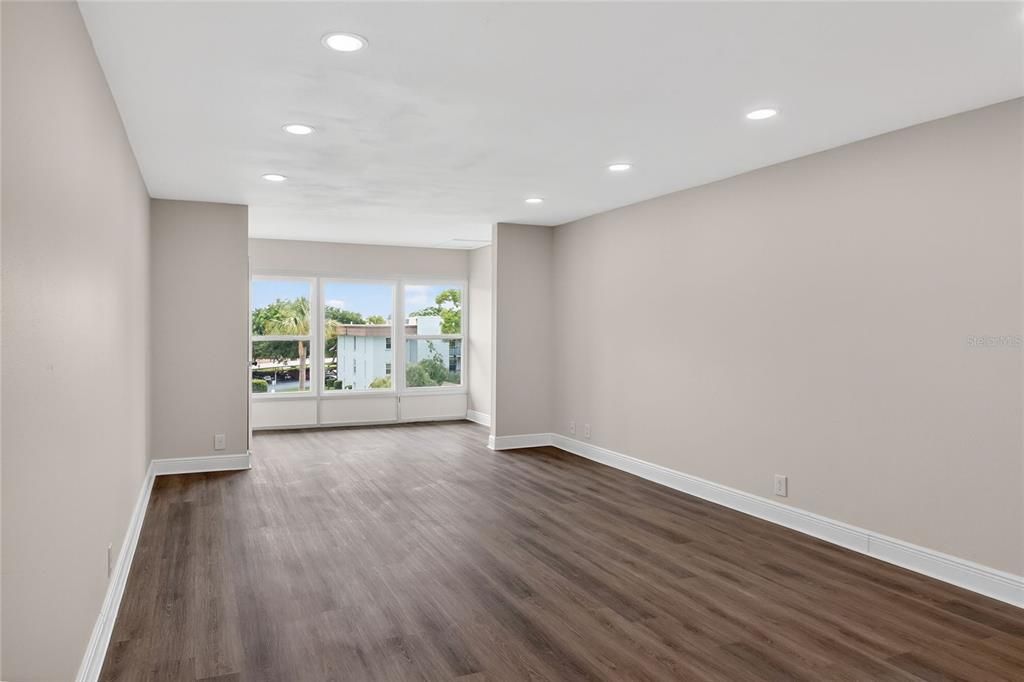 For Sale: $129,000 (2 beds, 2 baths, 1030 Square Feet)